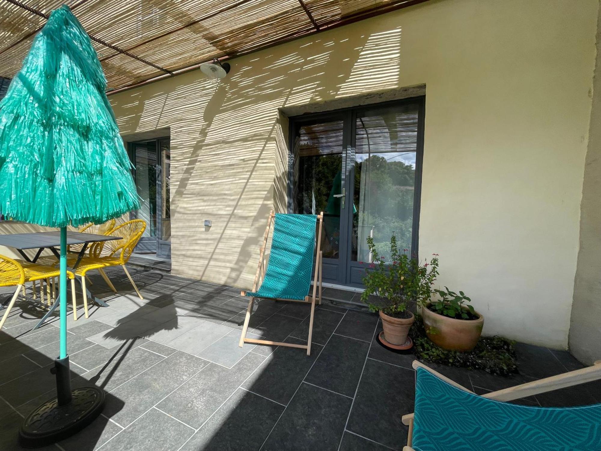 Gite Avec Terrasse Saint-Saturnin  Exterior photo